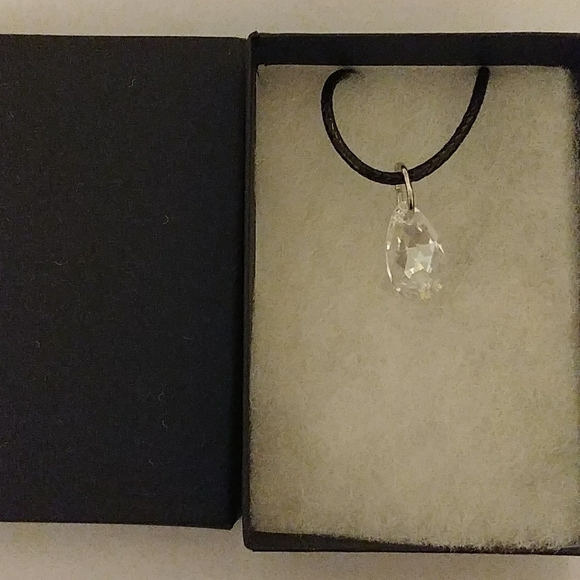 Kodiak Crystal Clear Teardrop Necklace - Picture 7 of 8